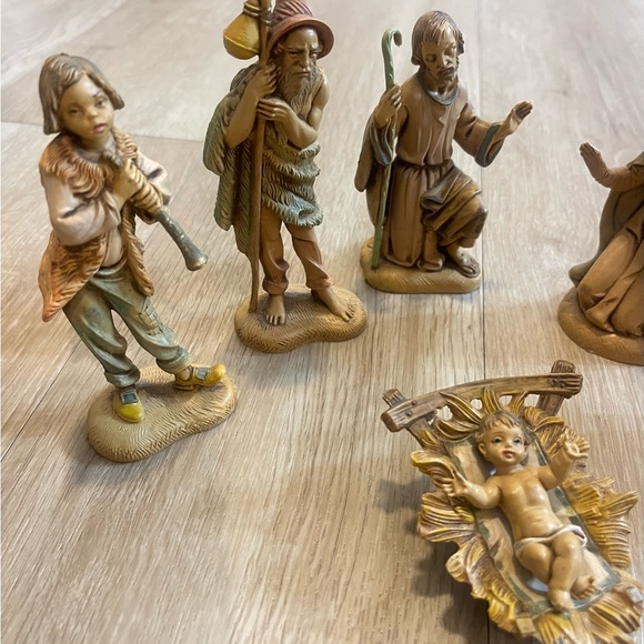 Italy Depose Nativity Set - Picture 2 of 9